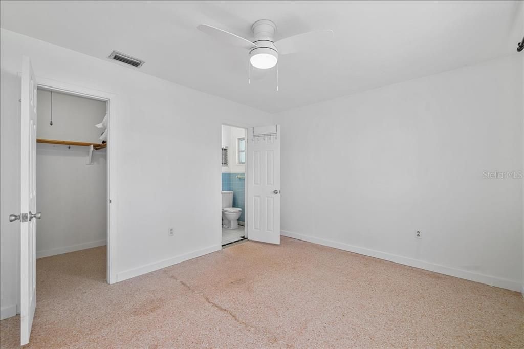 待售: $325,000 (4 贝兹, 2 浴室, 1648 平方英尺)