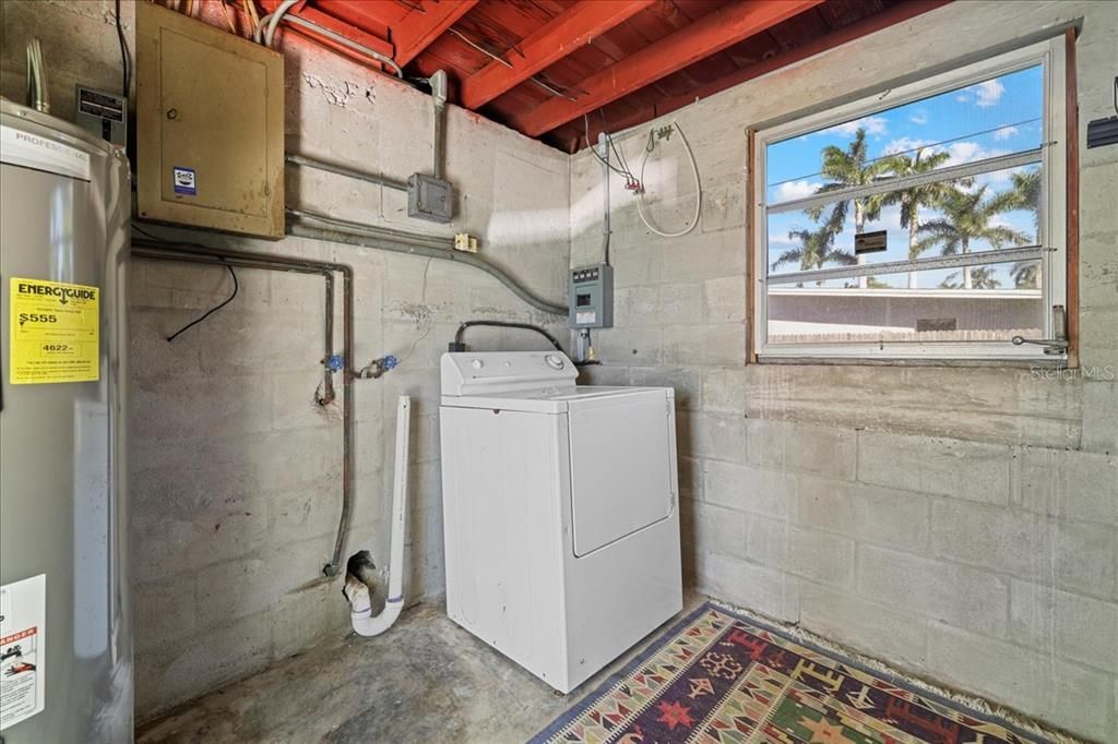 待售: $325,000 (4 贝兹, 2 浴室, 1648 平方英尺)