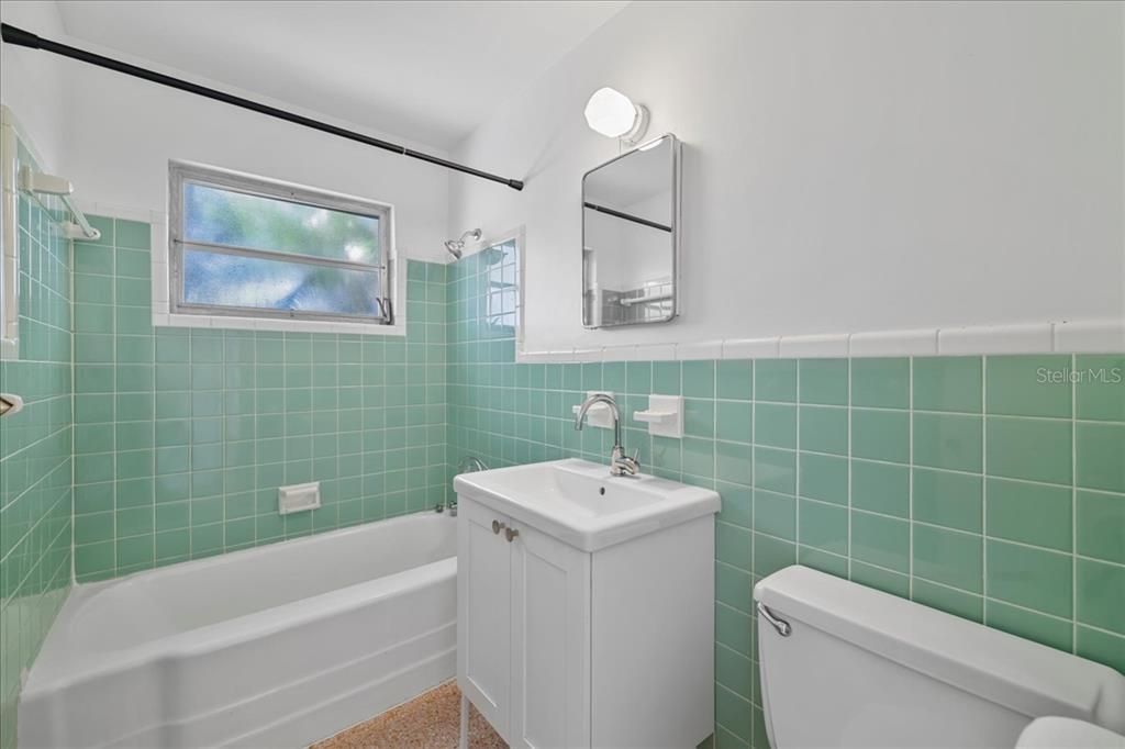 待售: $325,000 (4 贝兹, 2 浴室, 1648 平方英尺)