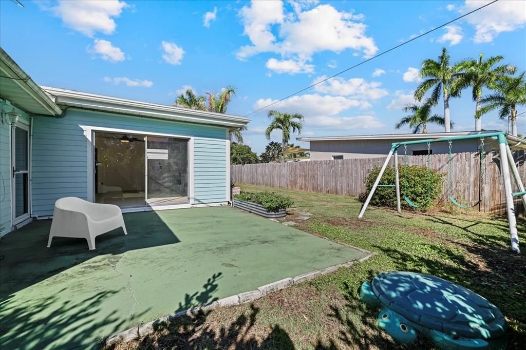 待售: $325,000 (4 贝兹, 2 浴室, 1648 平方英尺)