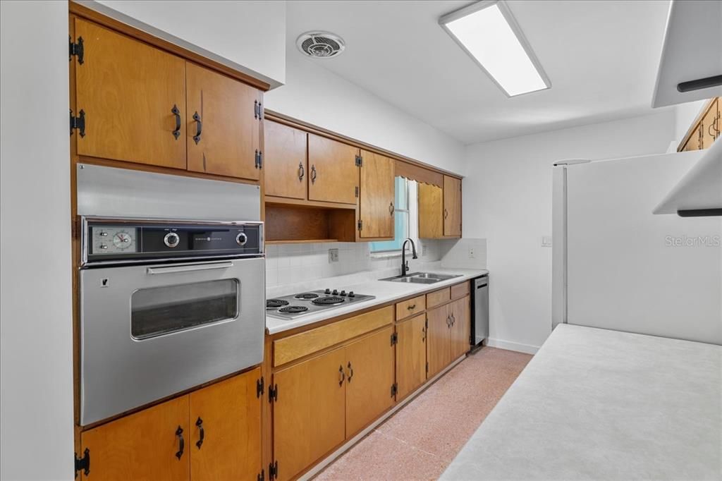 待售: $325,000 (4 贝兹, 2 浴室, 1648 平方英尺)