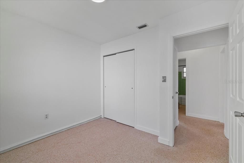 待售: $325,000 (4 贝兹, 2 浴室, 1648 平方英尺)