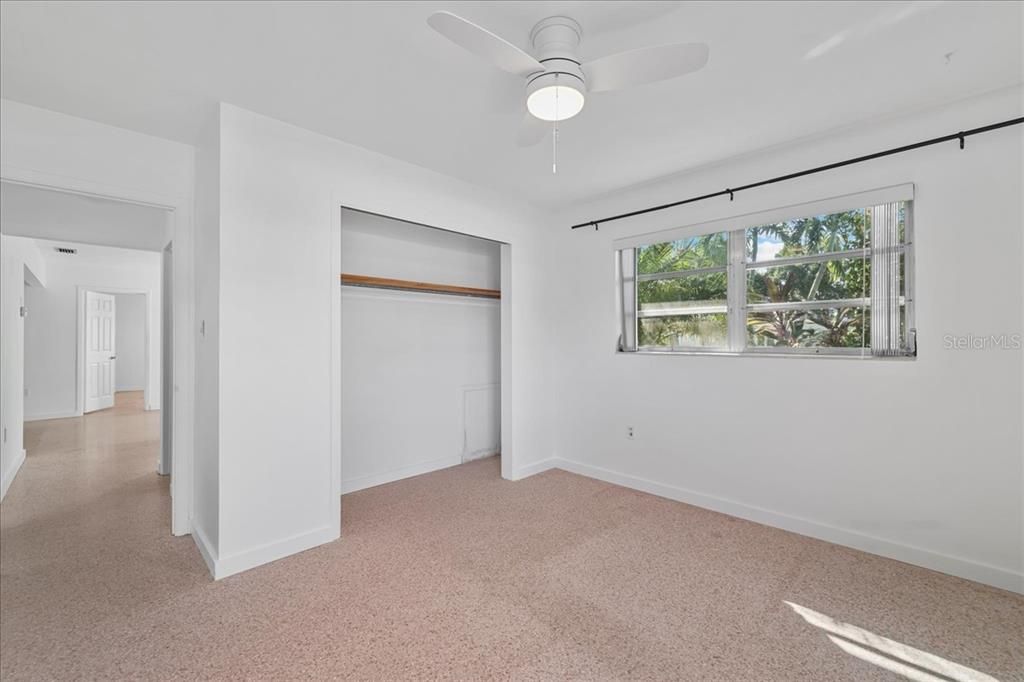 待售: $325,000 (4 贝兹, 2 浴室, 1648 平方英尺)