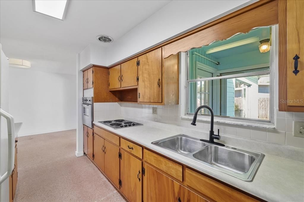 待售: $325,000 (4 贝兹, 2 浴室, 1648 平方英尺)