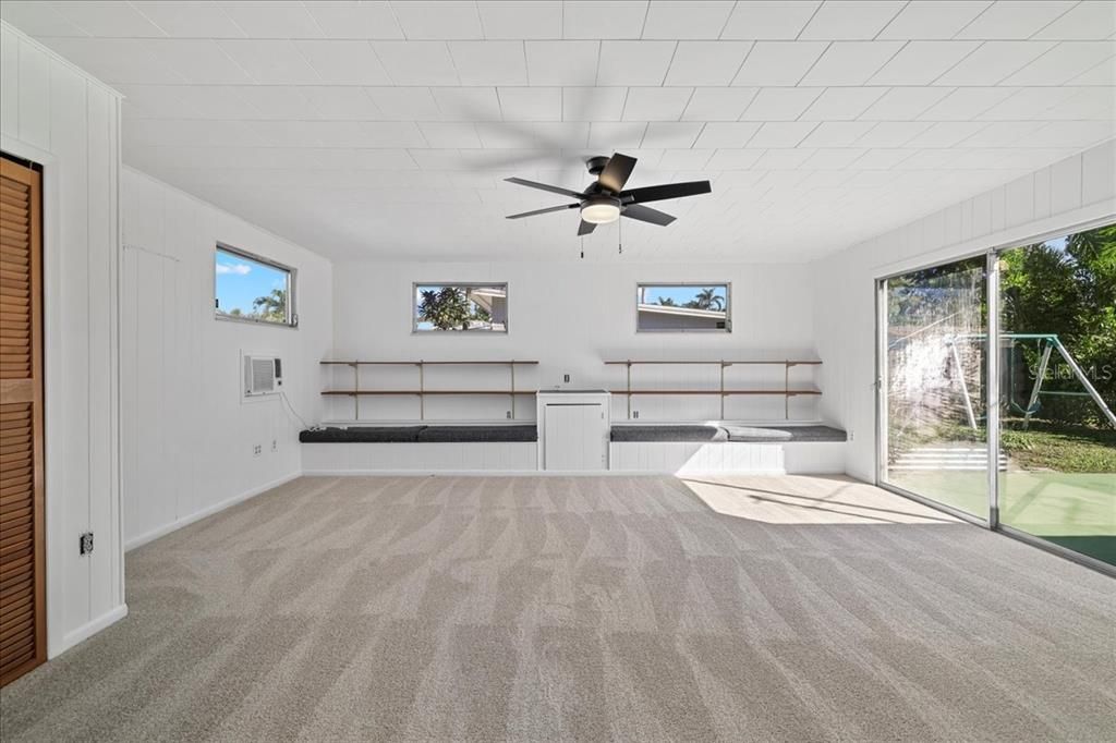 待售: $325,000 (4 贝兹, 2 浴室, 1648 平方英尺)