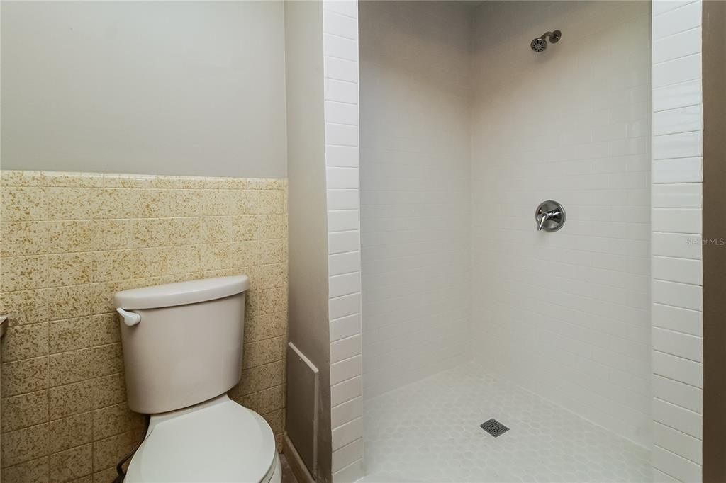 出租: $1,645 (3 贝兹, 1 浴室, 1248 平方英尺)