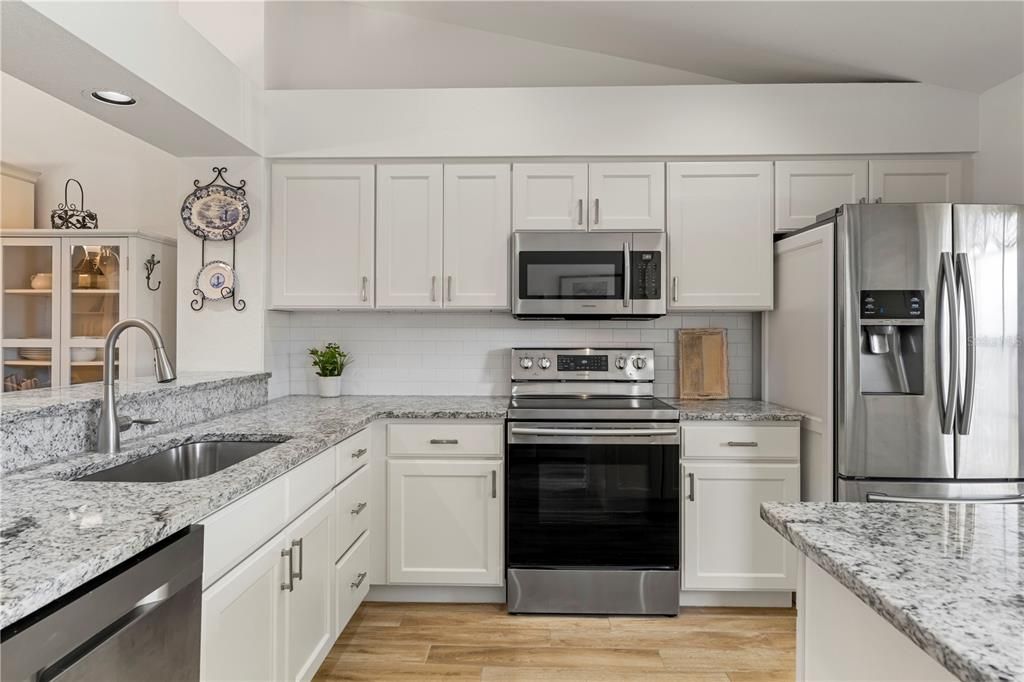 Под контрактом: $215,000 (2 спален, 2 ванн, 1110 Квадратных фут)