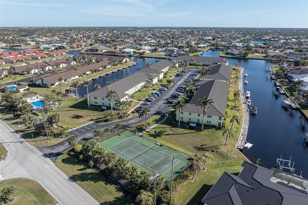 Под контрактом: $215,000 (2 спален, 2 ванн, 1110 Квадратных фут)