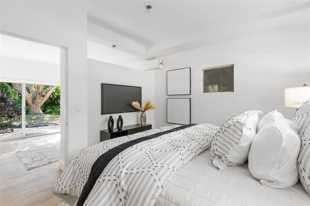 合同活跃: $359,000 (3 贝兹, 1 浴室, 1390 平方英尺)