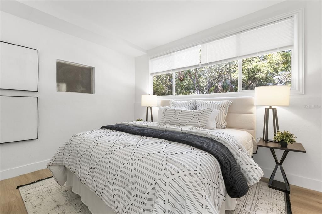 合同活跃: $359,000 (3 贝兹, 1 浴室, 1390 平方英尺)