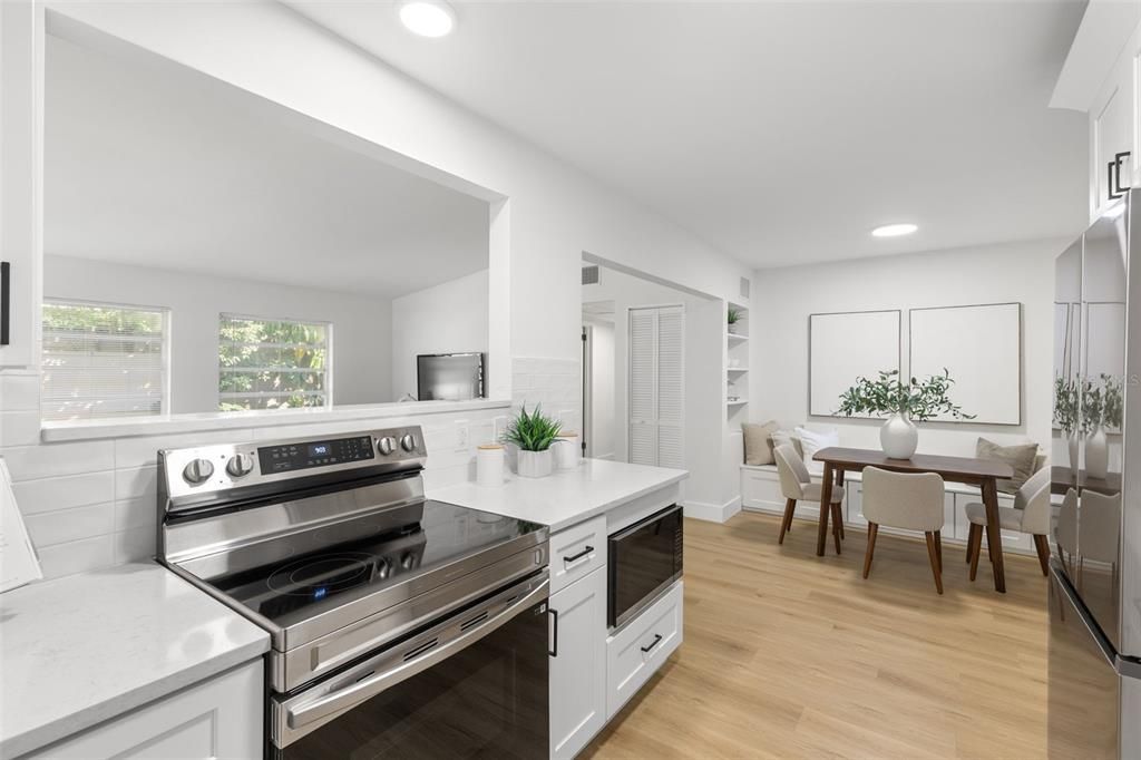 合同活跃: $359,000 (3 贝兹, 1 浴室, 1390 平方英尺)