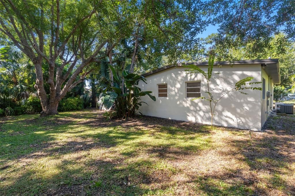 合同活跃: $359,000 (3 贝兹, 1 浴室, 1390 平方英尺)