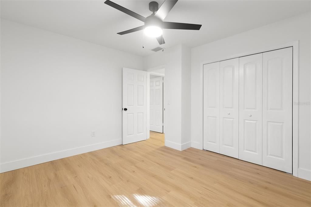 合同活跃: $359,000 (3 贝兹, 1 浴室, 1390 平方英尺)