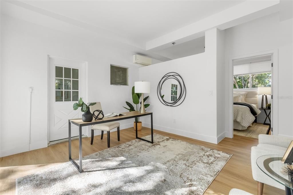 合同活跃: $359,000 (3 贝兹, 1 浴室, 1390 平方英尺)