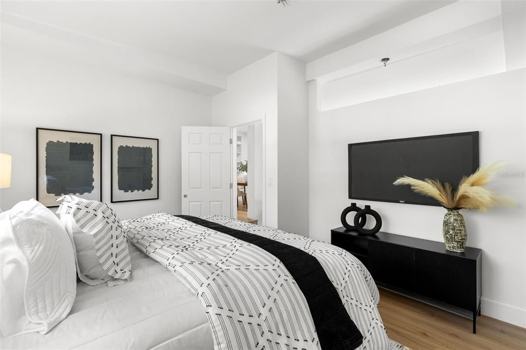 合同活跃: $359,000 (3 贝兹, 1 浴室, 1390 平方英尺)