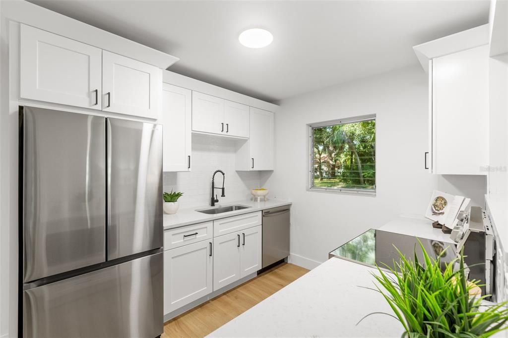 合同活跃: $359,000 (3 贝兹, 1 浴室, 1390 平方英尺)