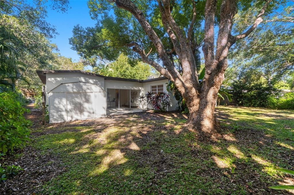 合同活跃: $359,000 (3 贝兹, 1 浴室, 1390 平方英尺)