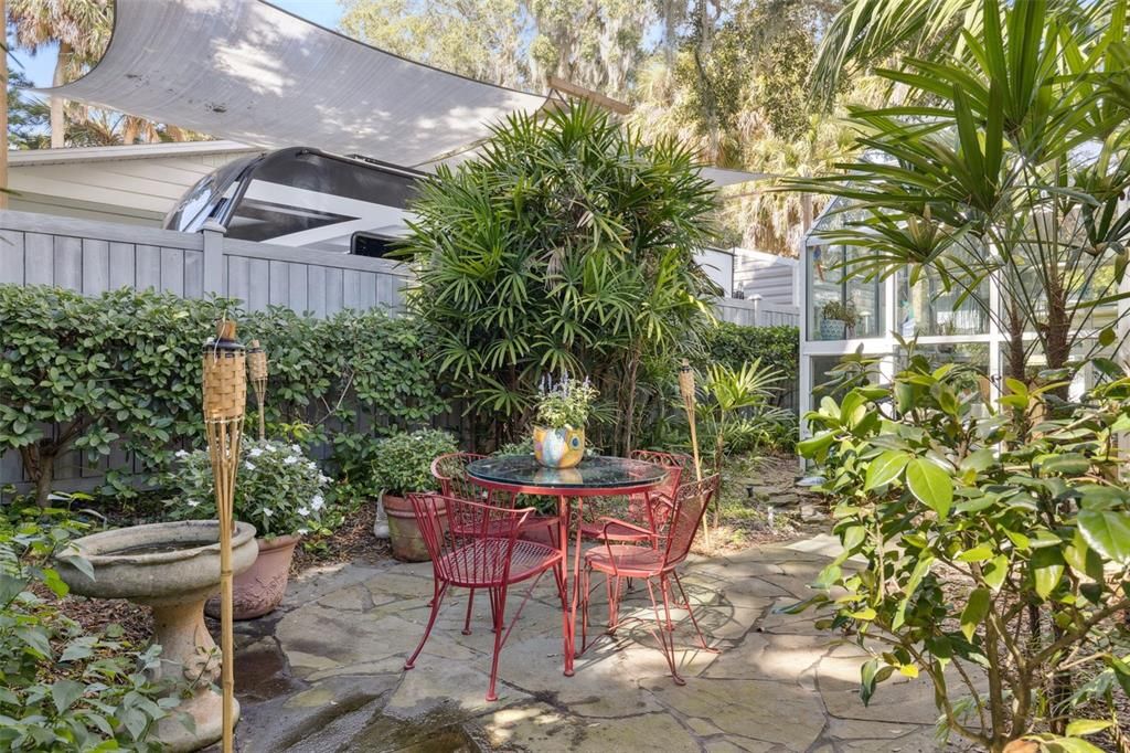 Active With Contract: $385,000 (2 beds, 2 baths, 1000 Square Feet)