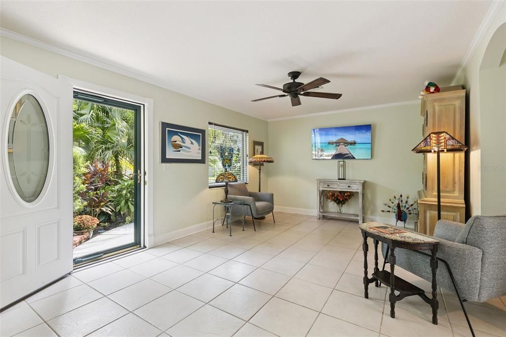 Active With Contract: $385,000 (2 beds, 2 baths, 1000 Square Feet)