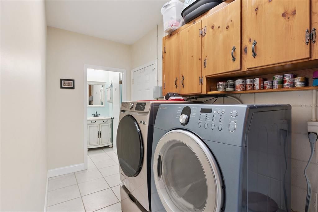 Active With Contract: $385,000 (2 beds, 2 baths, 1000 Square Feet)