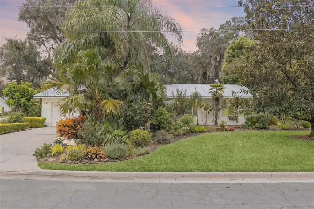 Active With Contract: $385,000 (2 beds, 2 baths, 1000 Square Feet)