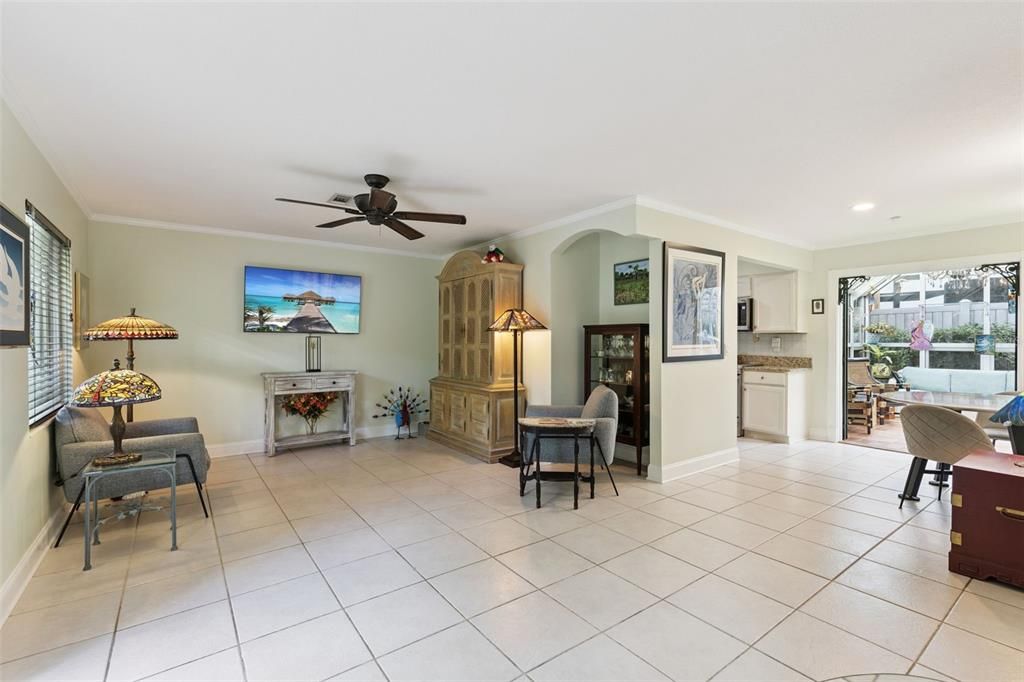 Active With Contract: $385,000 (2 beds, 2 baths, 1000 Square Feet)