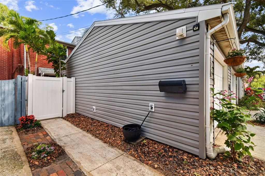 Active With Contract: $559,000 (2 beds, 2 baths, 1496 Square Feet)