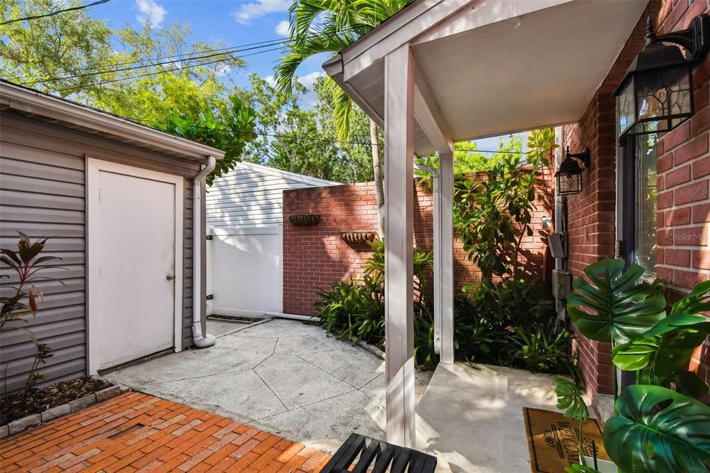 Active With Contract: $559,000 (2 beds, 2 baths, 1496 Square Feet)