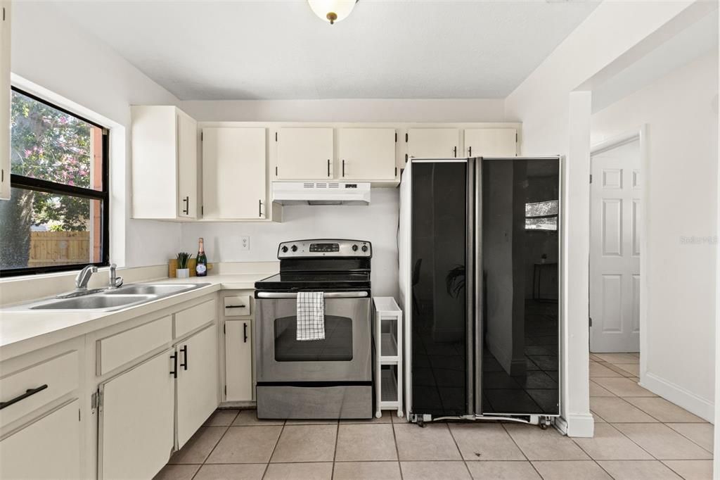 Active With Contract: $260,000 (3 beds, 1 baths, 816 Square Feet)