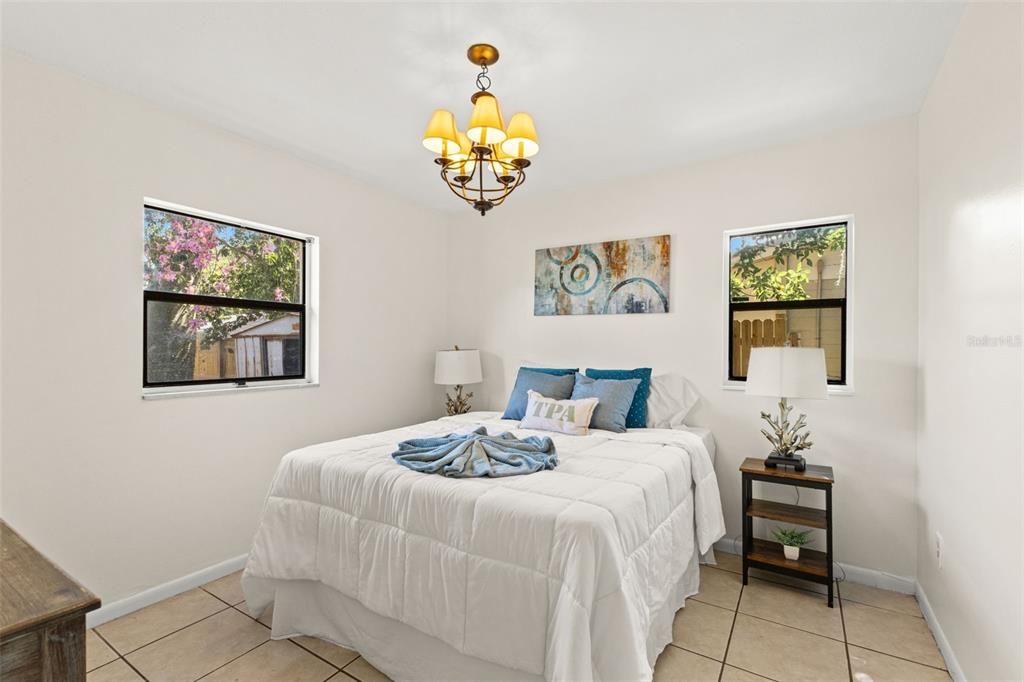 Active With Contract: $260,000 (3 beds, 1 baths, 816 Square Feet)