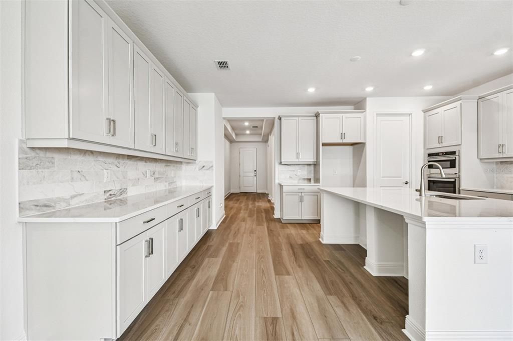 待售: $599,999 (3 贝兹, 2 浴室, 2337 平方英尺)