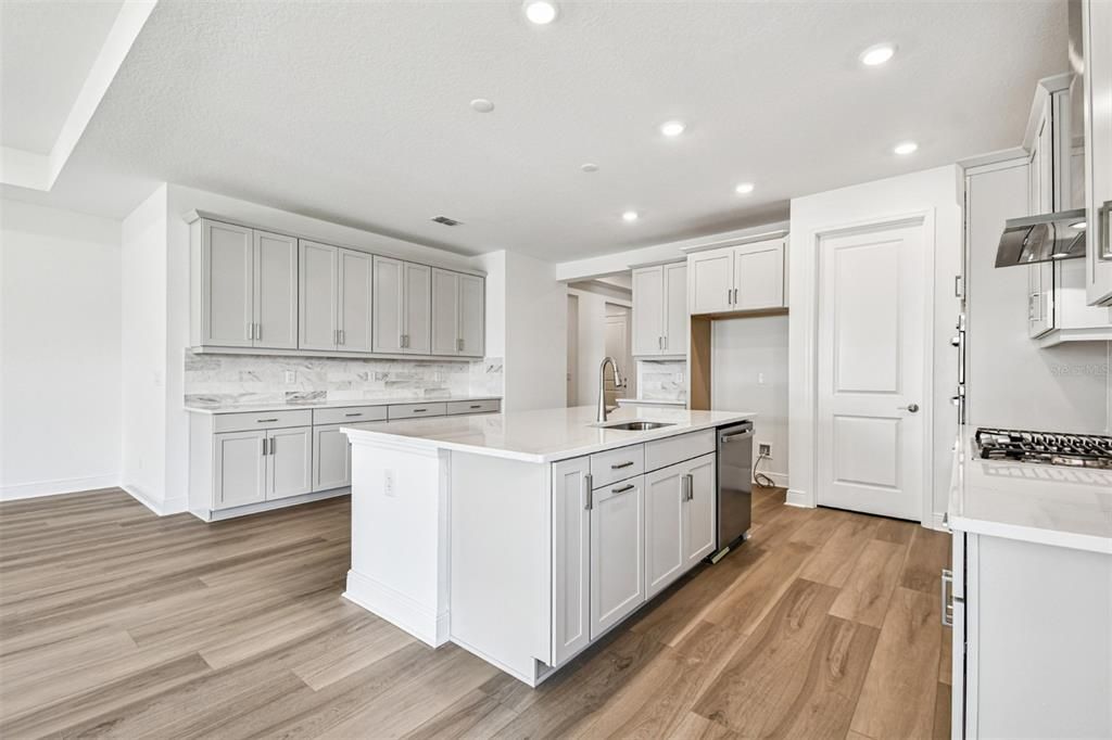 待售: $599,999 (3 贝兹, 2 浴室, 2337 平方英尺)