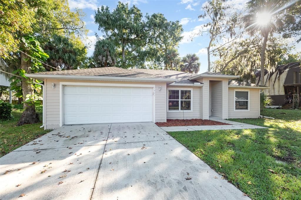 For Sale: $260,000 (3 beds, 2 baths, 1404 Square Feet)