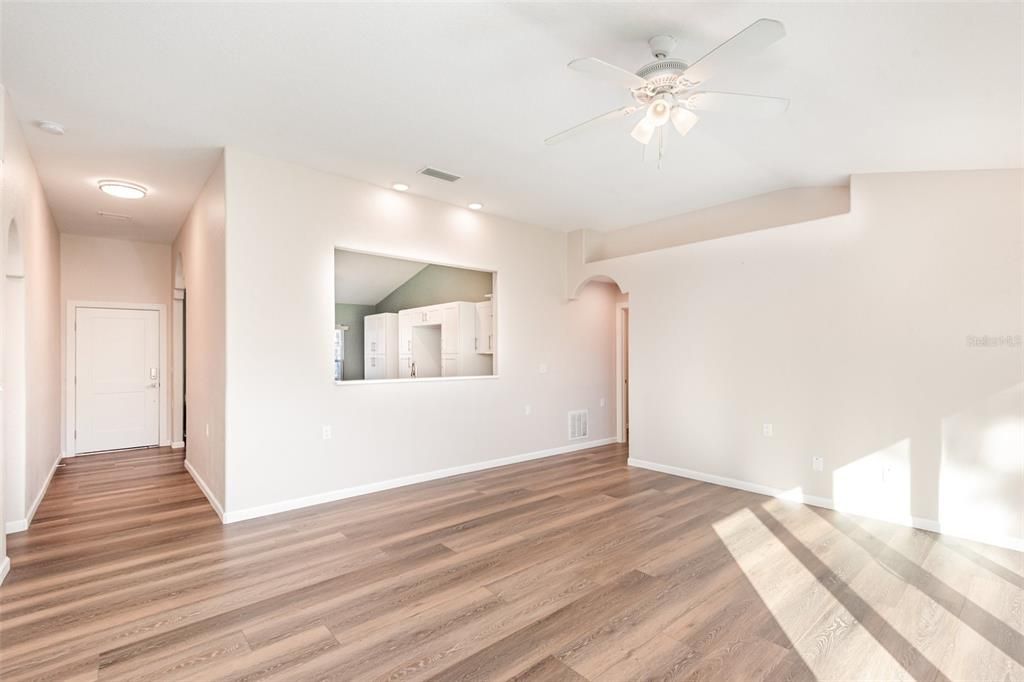 For Sale: $260,000 (3 beds, 2 baths, 1404 Square Feet)