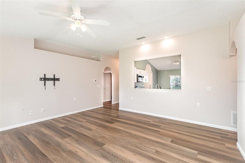 For Sale: $260,000 (3 beds, 2 baths, 1404 Square Feet)