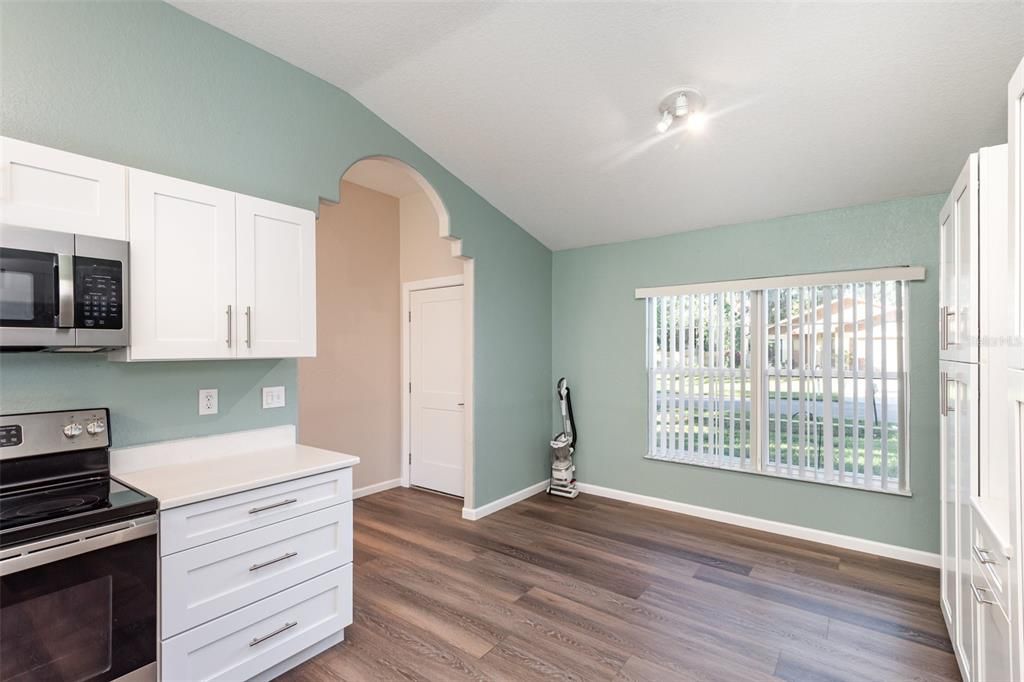 For Sale: $260,000 (3 beds, 2 baths, 1404 Square Feet)