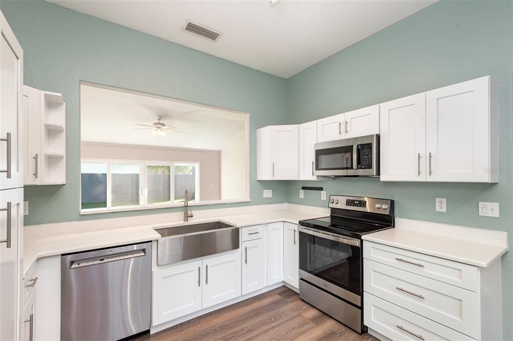 For Sale: $260,000 (3 beds, 2 baths, 1404 Square Feet)