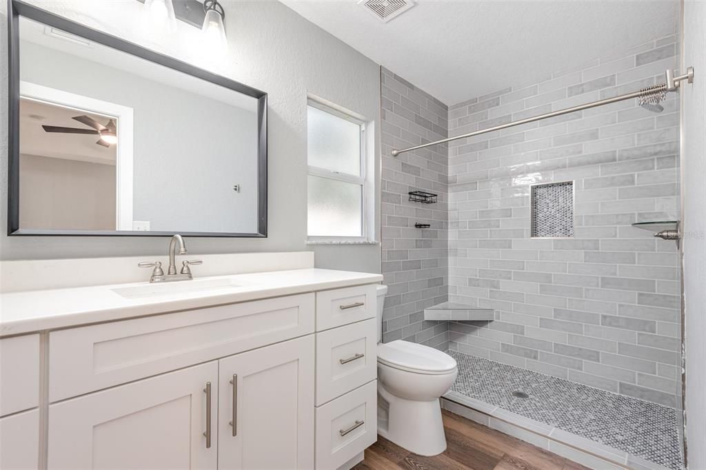 For Sale: $260,000 (3 beds, 2 baths, 1404 Square Feet)