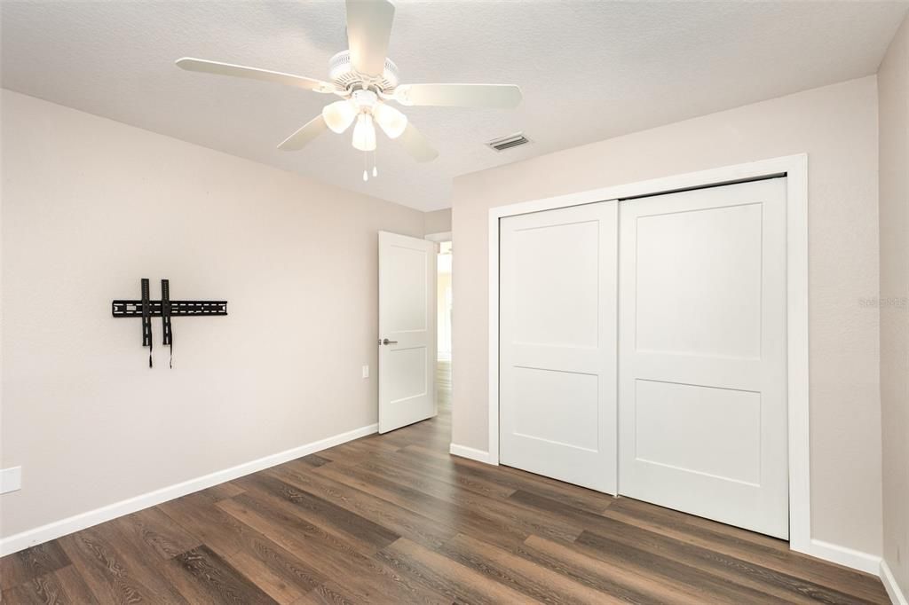 For Sale: $260,000 (3 beds, 2 baths, 1404 Square Feet)