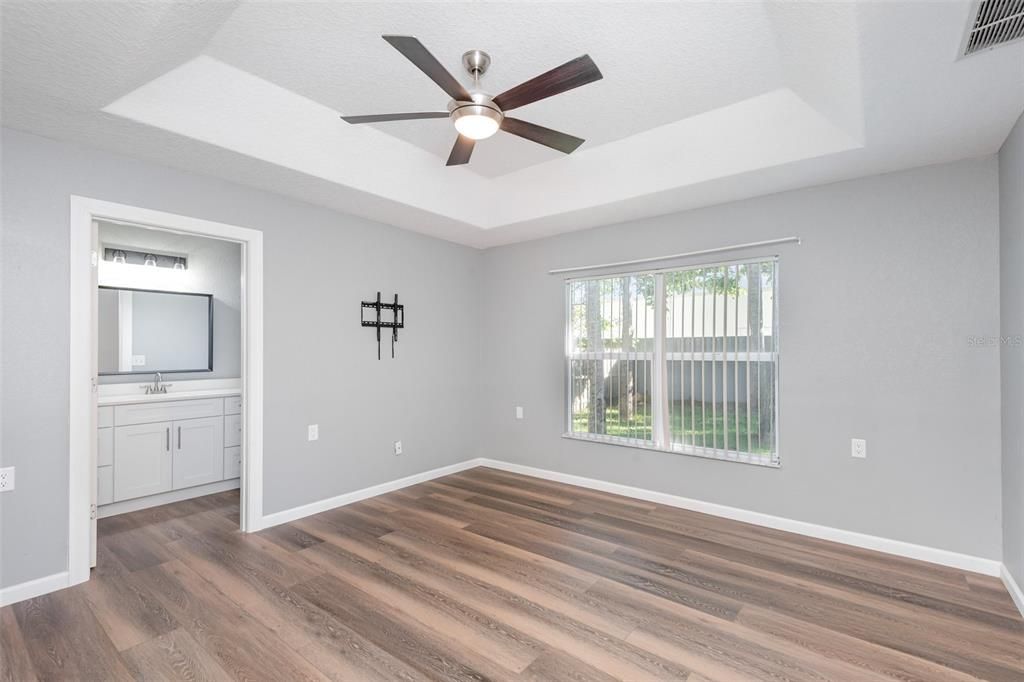 For Sale: $260,000 (3 beds, 2 baths, 1404 Square Feet)