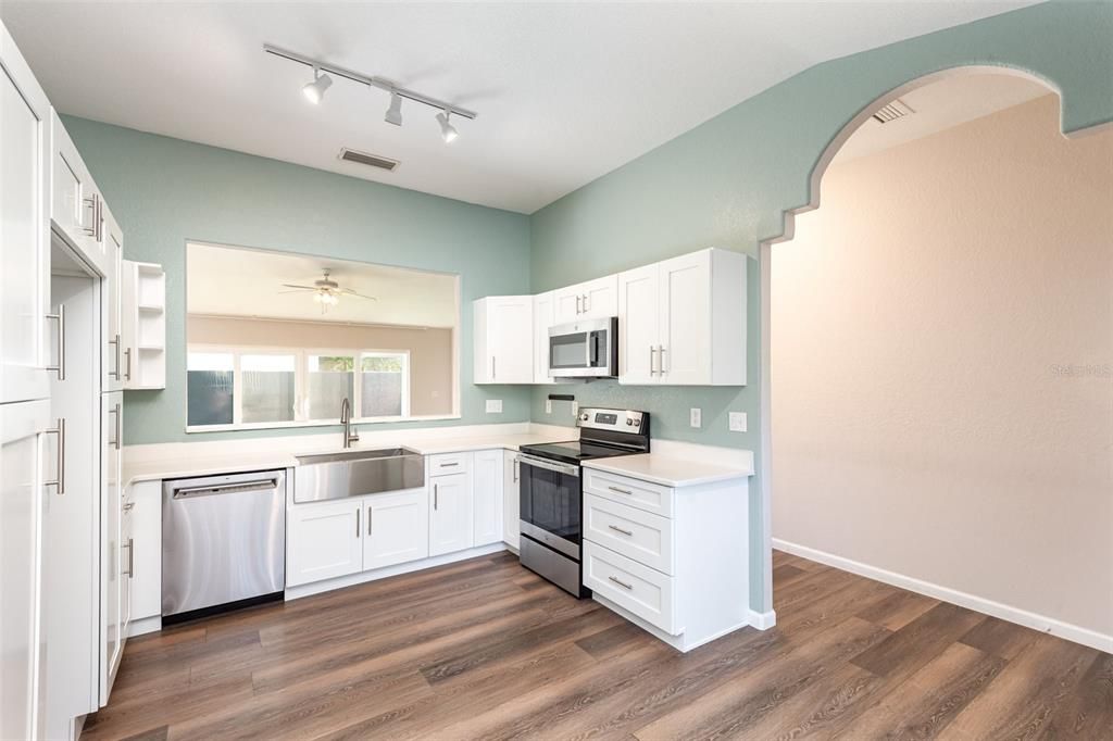 For Sale: $260,000 (3 beds, 2 baths, 1404 Square Feet)