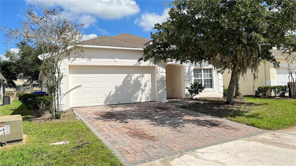 Active With Contract: $2,250 (4 beds, 3 baths, 1862 Square Feet)