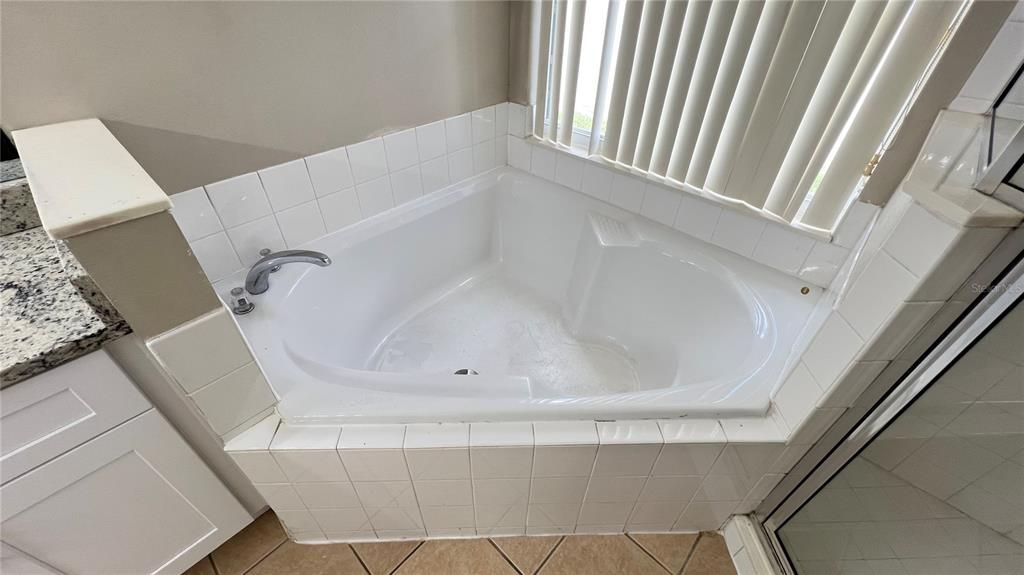 Active With Contract: $2,250 (4 beds, 3 baths, 1862 Square Feet)