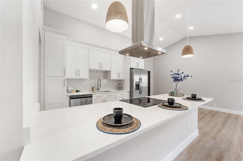 Active With Contract: $298,500 (2 beds, 2 baths, 1248 Square Feet)