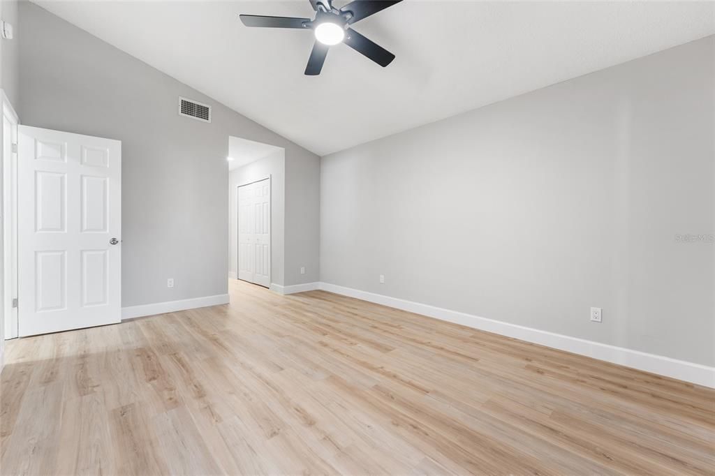 Active With Contract: $298,500 (2 beds, 2 baths, 1248 Square Feet)