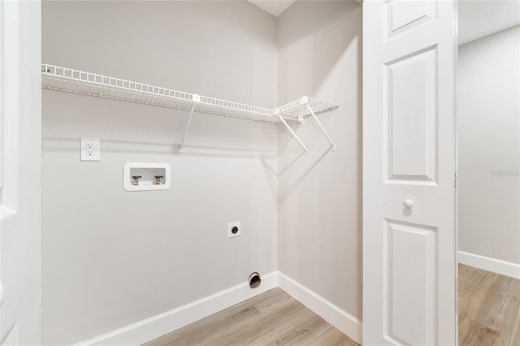 Active With Contract: $298,500 (2 beds, 2 baths, 1248 Square Feet)