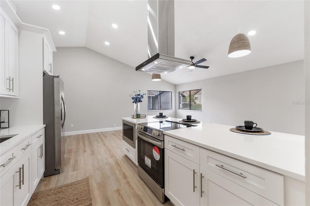 Active With Contract: $298,500 (2 beds, 2 baths, 1248 Square Feet)