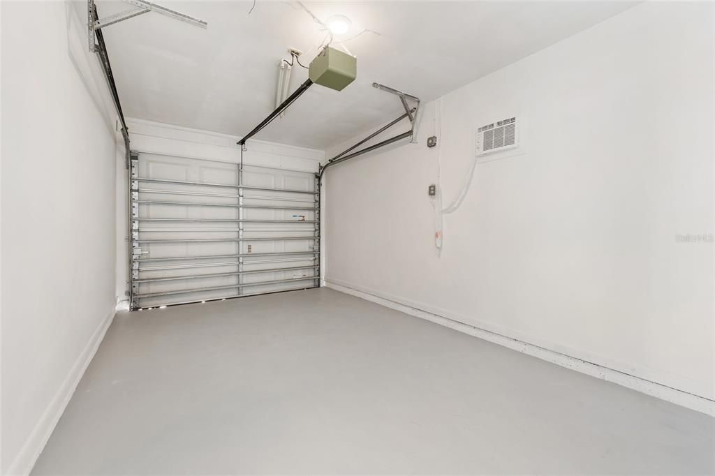 Active With Contract: $298,500 (2 beds, 2 baths, 1248 Square Feet)