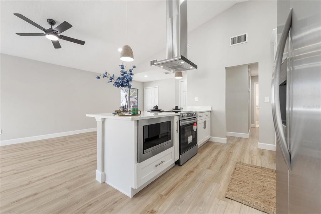 Active With Contract: $298,500 (2 beds, 2 baths, 1248 Square Feet)