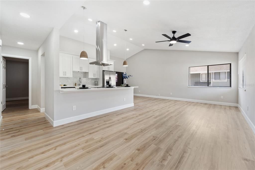 Active With Contract: $298,500 (2 beds, 2 baths, 1248 Square Feet)